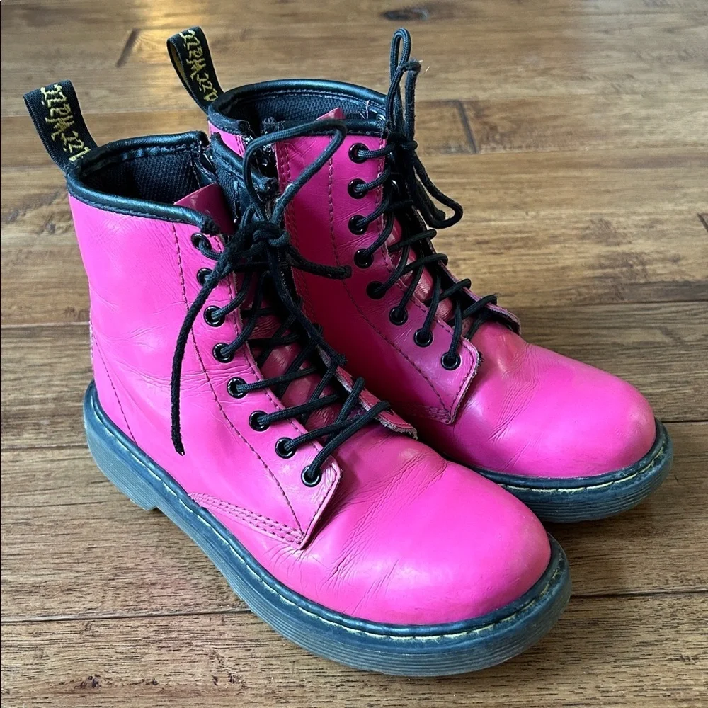 Dr. Martens Delaney Hot Pink Patent Leather 8-Eye Lace Up Combat Boots Size 2